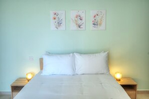 Iron/ironing board, free WiFi, bed sheets