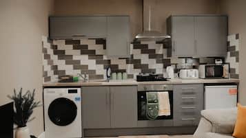 Refrigerador, microondas, parrilla de estufa y tostadora