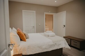 1 chambre, fer et planche à repasser, accès Internet, draps fournis