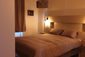 2 chambres, fer et planche à repasser, Wi-Fi gratuit, draps fournis