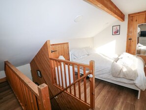 2 dormitorios, decoración individual, mobiliario individual