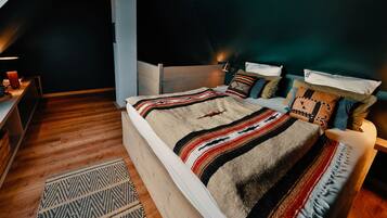 1 bedroom, iron/ironing board, internet