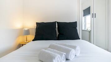2 bedrooms, iron/ironing board, free WiFi, bed sheets