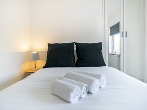 2 chambres, fer et planche à repasser, Wi-Fi gratuit, draps fournis