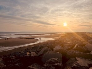 Beach - Pass the Keys | The Soak House - Great Hot Tub! (Rye)