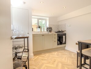 Fridge, microwave, oven, coffee/tea maker