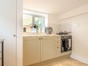 Fridge, microwave, oven, coffee/tea maker
