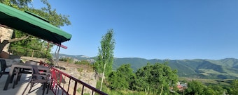 Clean and comfortable 2 bedrooms with private bathrooms and terraca
