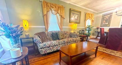 Two Bedroom House Close to Local Favorites