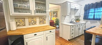 Two Bedroom House Close to Local Favorites
