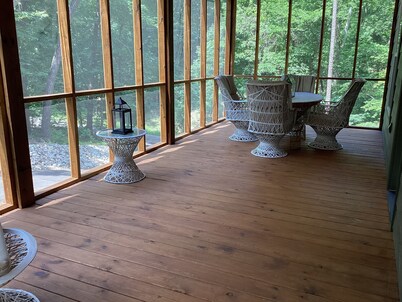 Brand new beautiful, quiet, and spacious 3-bedroom house next to Pickwick Lake