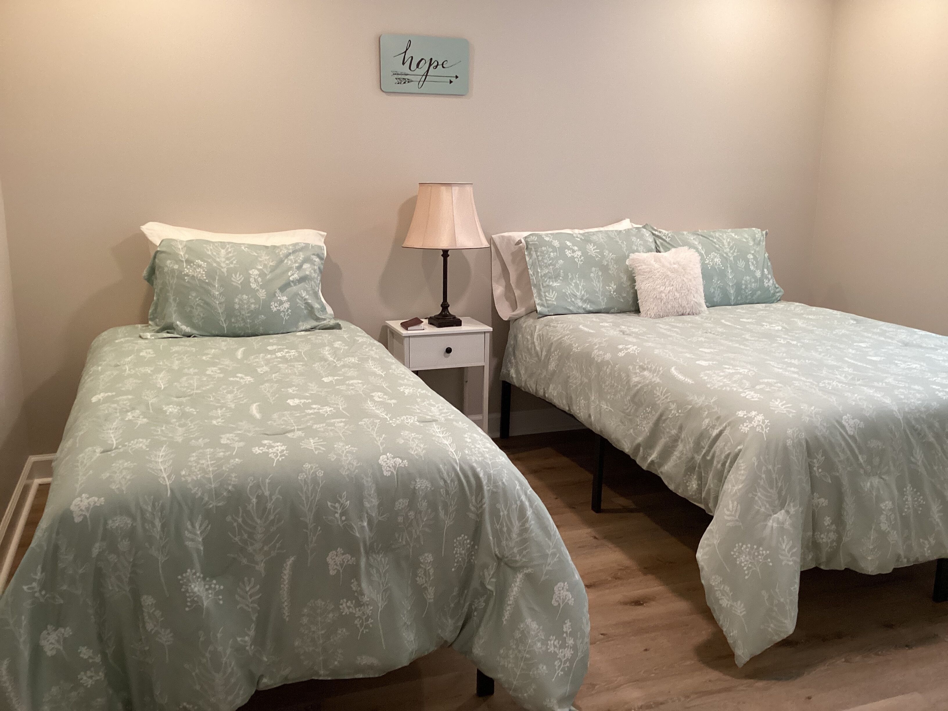 4 chambres, coffre-fort, fer et planche à repasser, lit de bébé portatif