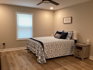 3 chambres, fer et planche à repasser, Wi-Fi, draps fournis