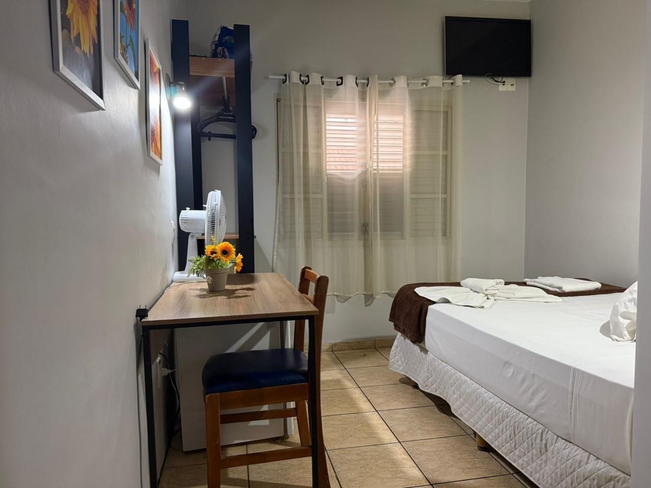 Økonomirom | Individuelt innredet, skrivebord og skrivebord for bærbar PC