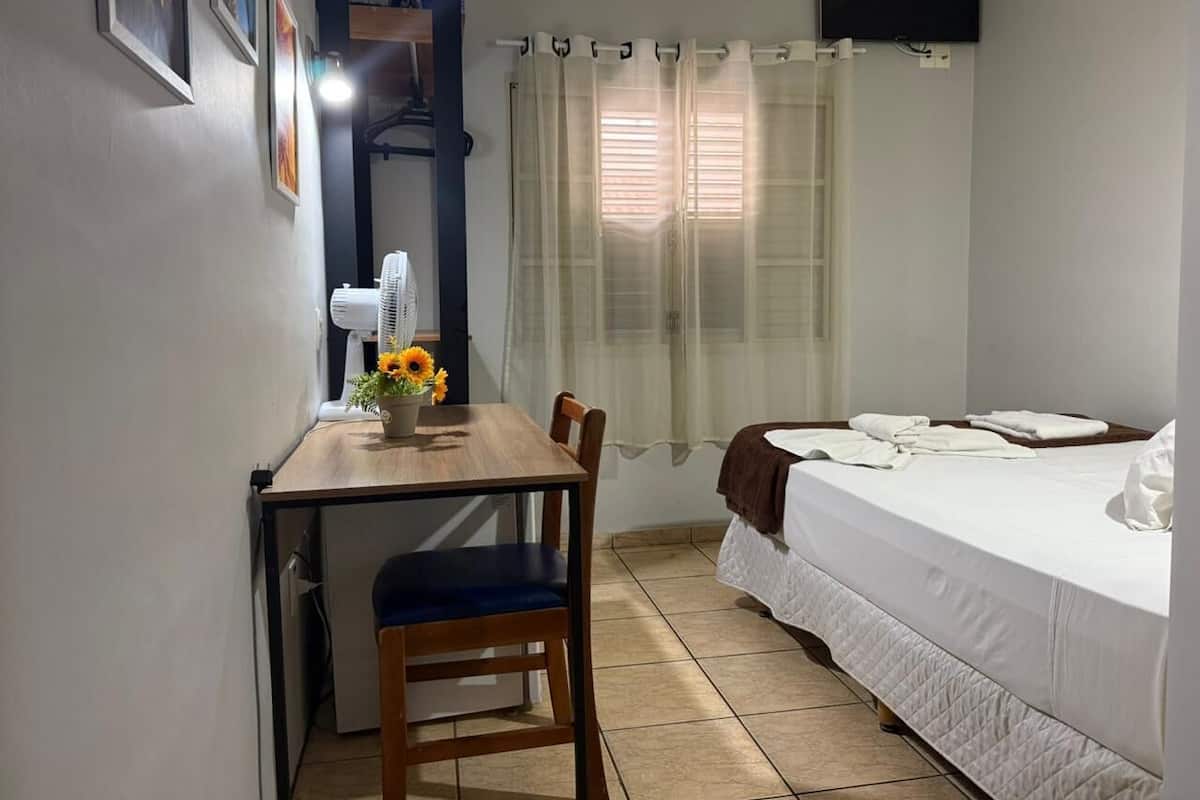 Økonomirom | Individuelt innredet, skrivebord og skrivebord for bærbar PC