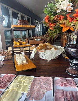 Desayuno completo incluido todos los días