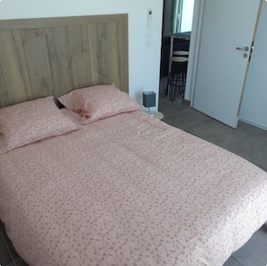 2 bedrooms, iron/ironing board