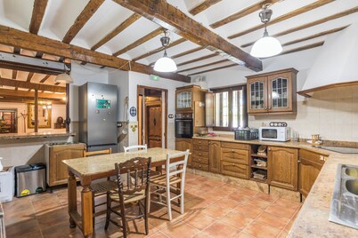 Rural house in the countryside 8-10 people ideal for groups of friends and families.
