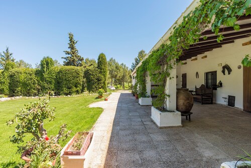 Rural house in the countryside 8-10 people ideal for groups of friends and families.