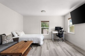 1 bedroom, desk, iron/ironing board, WiFi - Private GuestHouse in South Congress (Austin)