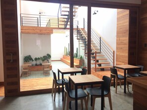 Petit déjeuner continental servi tous les jours en supplément