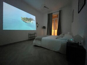 3 chambres, fer et planche à repasser, Wi-Fi, draps fournis