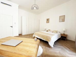 3 slaapkamers, een strijkplank/strijkijzer, wifi, beddengoed