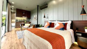 Honeymoon Cabin | Iron/ironing board, free WiFi, bed sheets