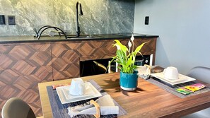 Honeymoon Cabin | Private kitchen
