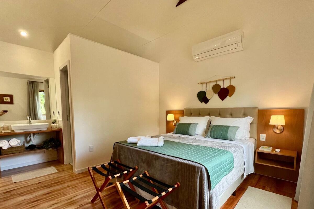 Premium Cabin | Iron/ironing board, bed sheets