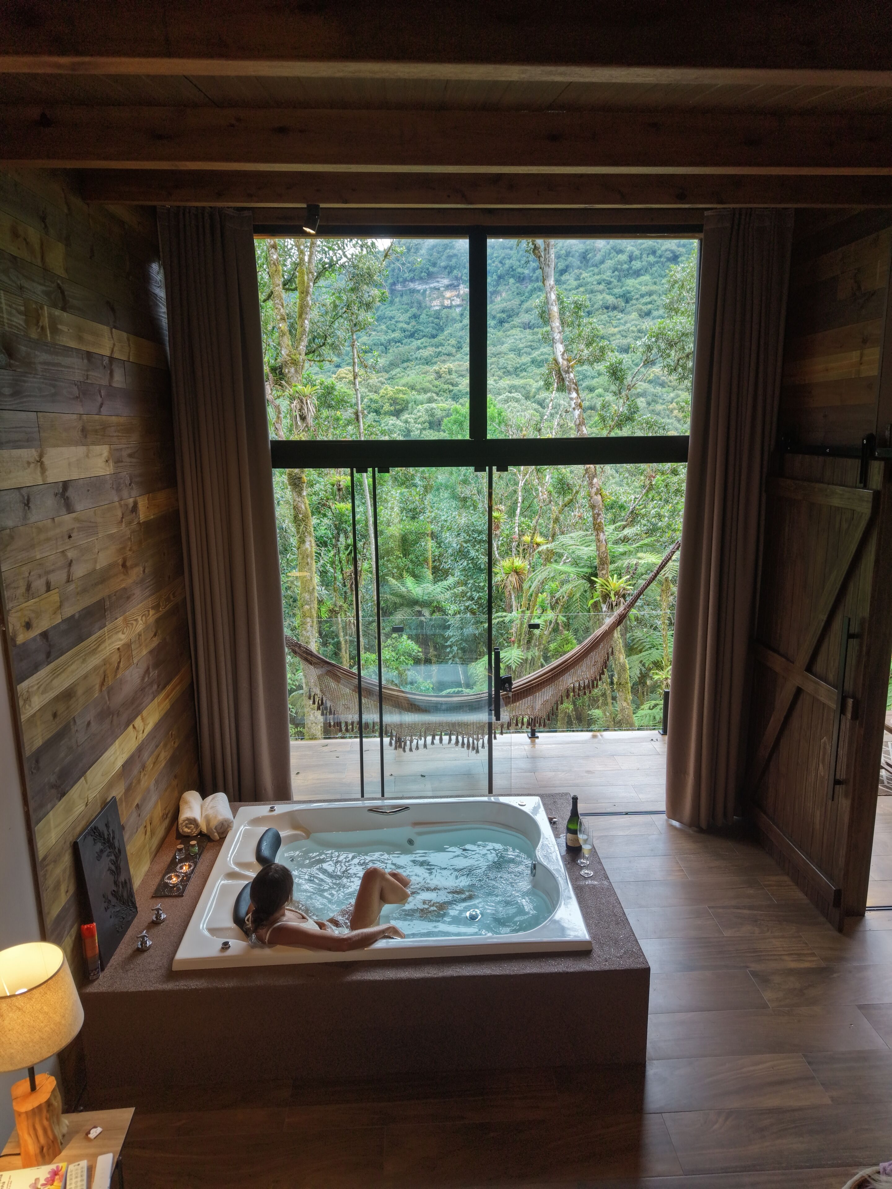 Cabin có tầm nhìn toàn cảnh, quang cảnh núi | Trang trí khác biệt, trang bị nội thất với thiết kế riêng biệt 