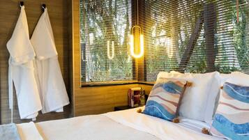 Deluxe Cabin | Individually decorated, individually furnished, iron/ironing board