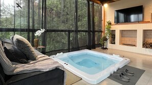 Private spa tub