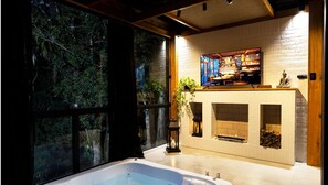 Private spa tub