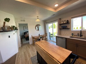 Interior - This 3-bedroom home is a hotspot for events, weddings and The Ford Idaho Center! (Nampa)