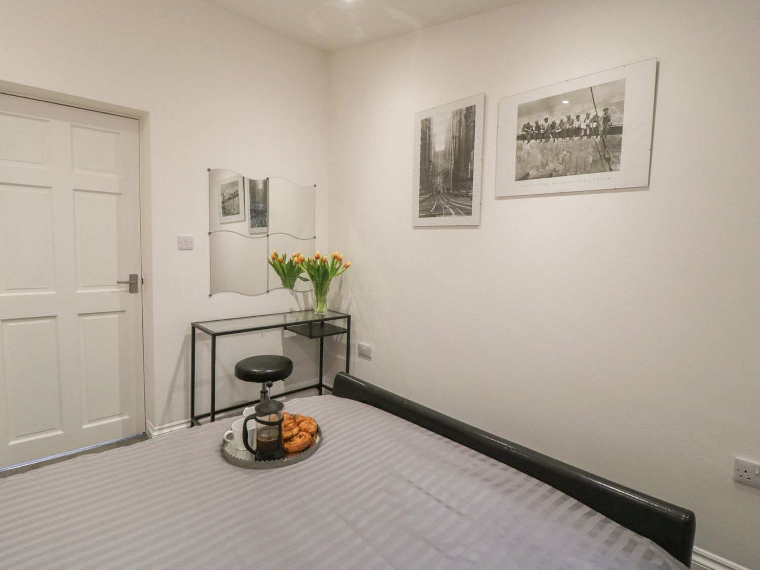 2 室のベッドルーム、客室ごとに異なる装飾、客室ごとに異なるインテリア、WiFi (無料)