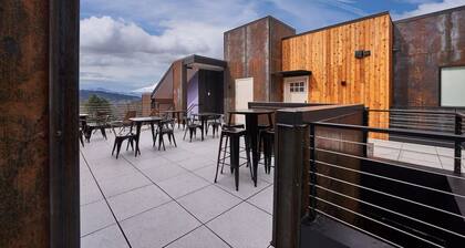 One-bedroom penthouse suite-located downtown White Salmon, suite 13