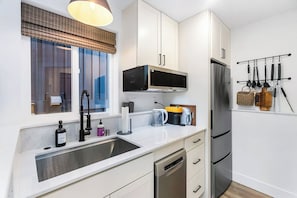 Deluxe-hus - udsigt til bugt | Privat køkken | Espressomaskine, elkedel, krydderier, Servietter