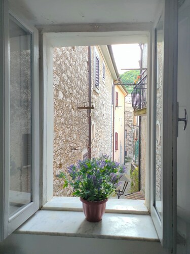 Civic 13 vacation home, terrace and fireplace, a relaxing oasis for families and friends