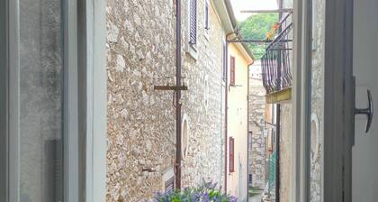 Civic 13 vacation home, terrace and fireplace, a relaxing oasis for families and friends