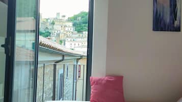 2 dormitorios, tabla de planchar con plancha, wifi y ropa de cama