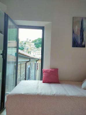 2 chambres, fer et planche Ă repasser, Wi-Fi, draps fournis