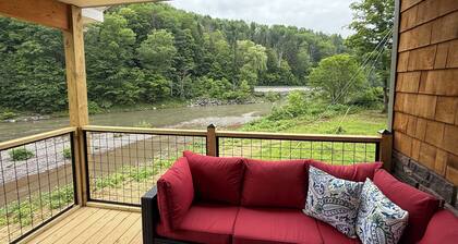 Charming 3-bedroom house with WiFi, AC in Historic Prattsville.