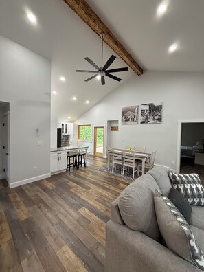 Smart-tv och eldstad