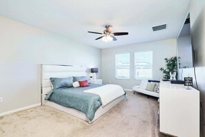 6 bedrooms, iron/ironing board, WiFi, bed sheets