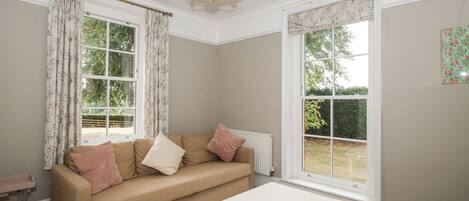 Cottage | Living area