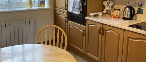 Utensilis de cuina, vaixella i coberteria