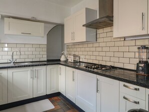 Cookware/dishes/utensils