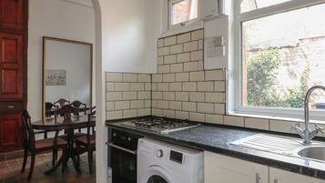 Cookware/dishes/utensils