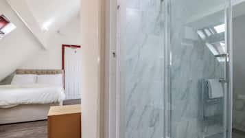 6 bedrooms, individually decorated, individually furnished, free WiFi